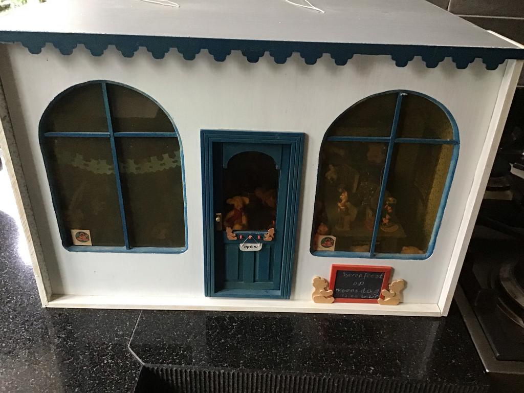 Uniek Poppenhuis: berenwinkel zonder inhoud, Ophalen of Verzenden, Zo goed als nieuw, Poppenhuis