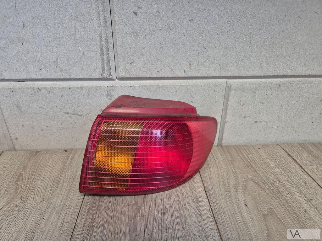 Mazda 2 achterlicht rechts op de auto 2002 - 2005 rood €50, Gebruikt, -, -, Ophalen of Verzenden
