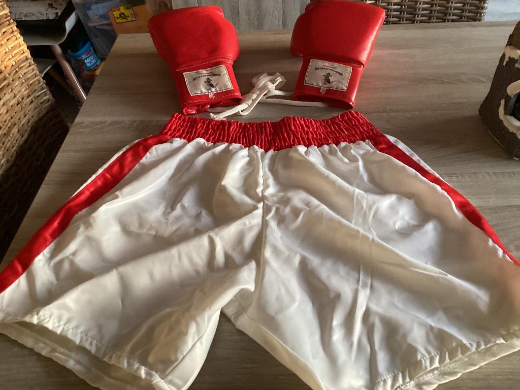 Replica rocky shorts , gloves verzendkosten 13€, Verzamelen, Ophalen of Verzenden, Zo goed als nieuw, Film, Beeldje, Replica of Model