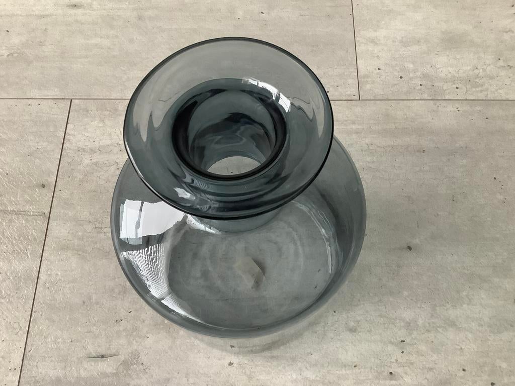 PEPPARKORN vaas - grijs glas - mondgeblazen - 28 x 17 cm, Overige kleuren, Ophalen of Verzenden, Minder dan 50 cm, Glas