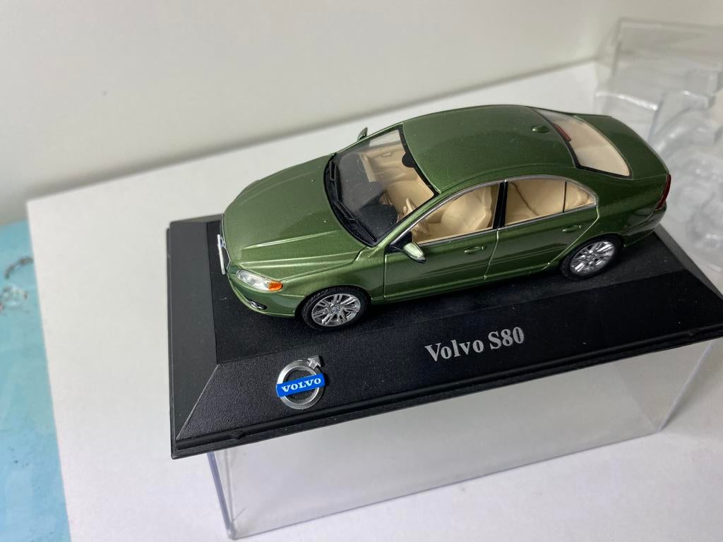 1:43 volvo S80 in vitrine box-volvo series, Ophalen of Verzenden, Nieuw, Auto, Overige merken