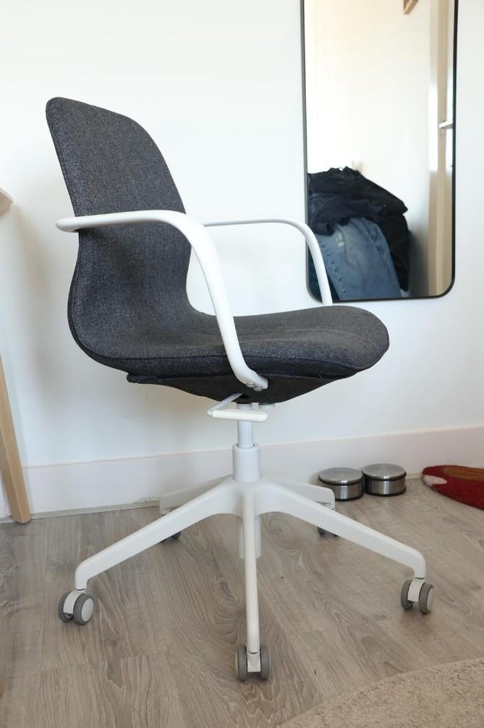 bureaustoel Ikea Langfjall grijs / wit met leuningen, Ophalen, Zo goed als nieuw, Grijs, Bureaustoel