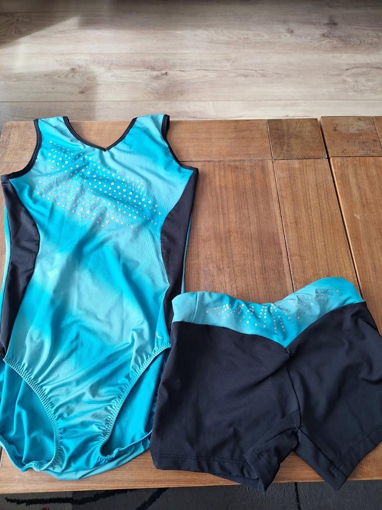 Turnpakje en broekje maat 164cm, Maat 36 t/m 42, Ophalen of Verzenden, Zo goed als nieuw, Turnpak(je)