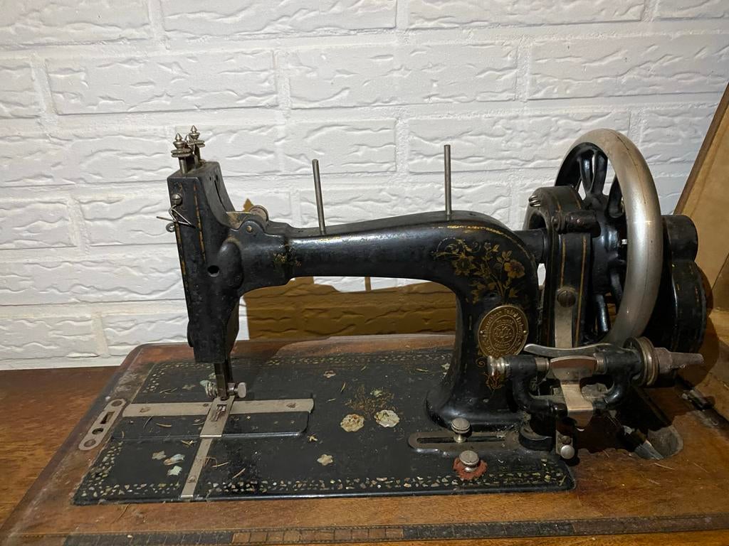 Antieke Singel Naaimachine met Houten Kast, Ophalen of Verzenden