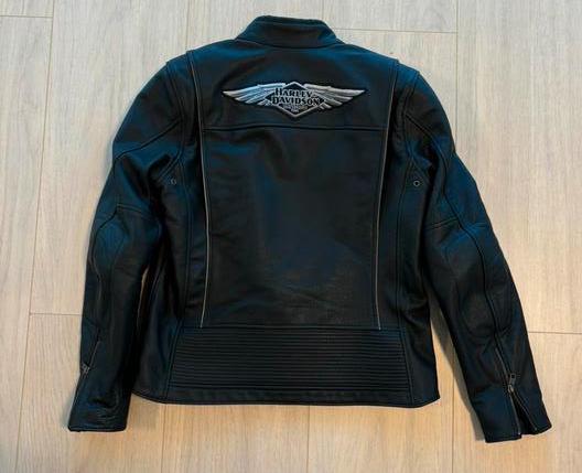Harley Davidson dames jas mt M, Ophalen of Verzenden, Zo goed als nieuw, 30 cm of meer, Minder dan 35 cm