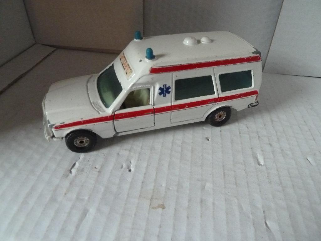 Corgi modelauto mercedes ambulance bonna 2500, Ophalen of Verzenden, Gebruikt, Auto, Corgi