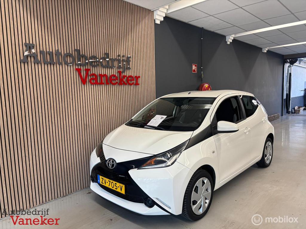 Toyota Aygo 1.0 VVT-i x-play|Camera|NAP, Voorwielaandrijving, Stof, Gebruikt, 4 stoelen