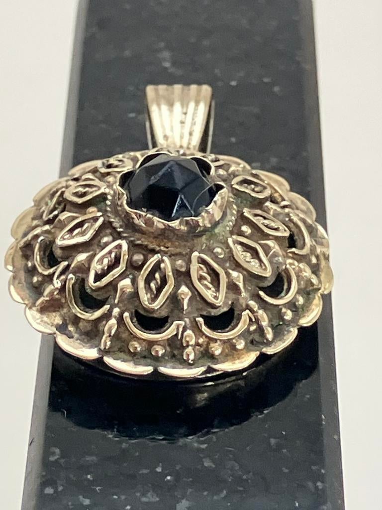 Antieke hanger aan omega ketting, Ophalen of Verzenden, Zo goed als nieuw, Zilver, Overige materialen