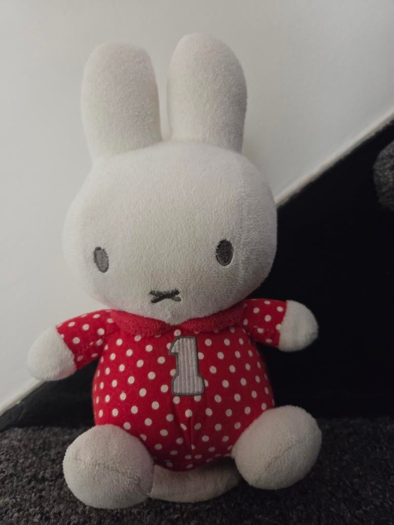 Nijntje rood draaiend muziekdoosje, Ophalen, Konijn