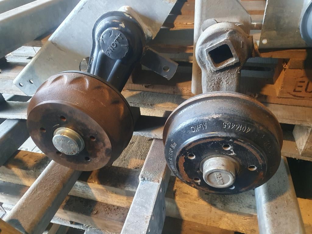 Jong gebruikte geremde aanhangerassen patmaat 80 tot 190, Ophalen of Verzenden, Zo goed als nieuw