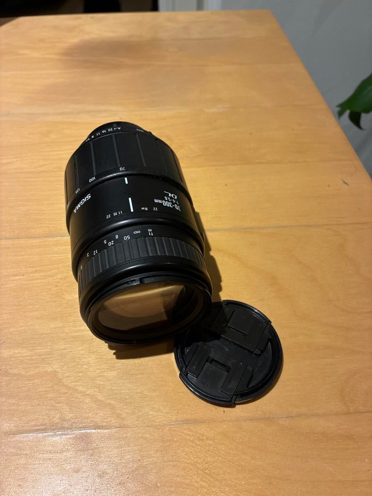 Sigma 70-300mm 1:4-5.6 DL Macro Telezoomlens, Audio, Tv en Foto, Fotografie | Lenzen en Objectieven, Ophalen of Verzenden, Gebruikt