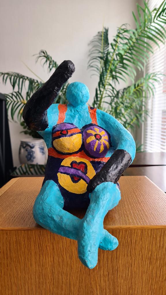 :-)  kleurrijke figuur ~ Tussen kunst en Kitch, Ophalen, Zo goed als nieuw