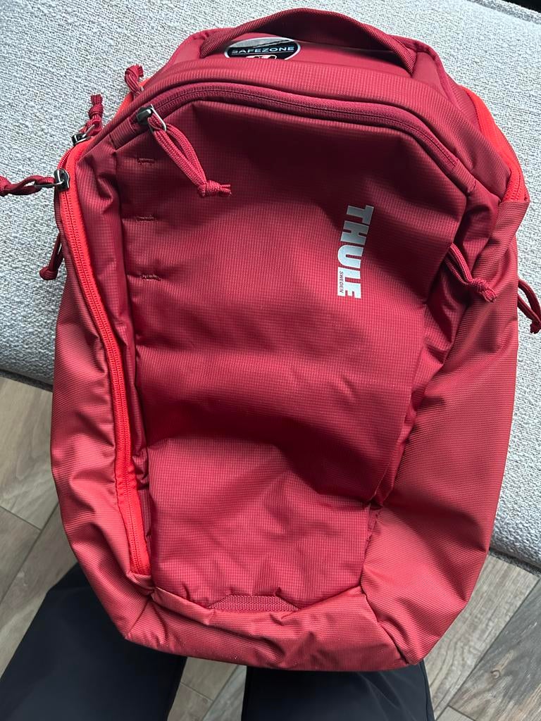 Nieuwe Thule rugzak rood, Gebruikt, 25 tot 40 cm, Ophalen of Verzenden, Overige merken