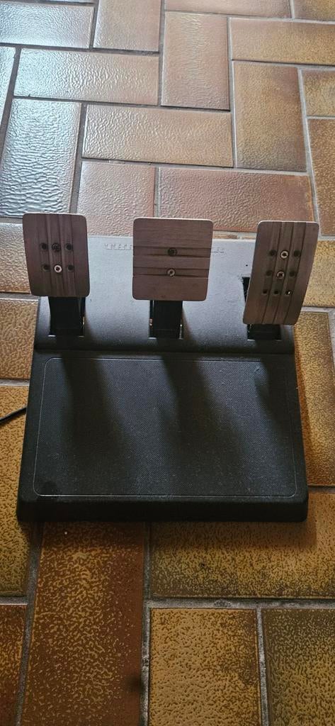 Thrustmaster T3PA pedalen set, Ophalen