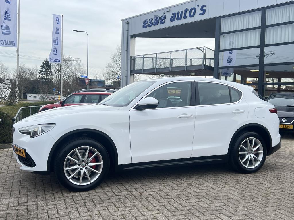 Alfa Romeo Stelvio 2.0 T 280 Pk AWD First Edition Xenon Navi, Automaat, 4 cilinders, Wit, Bedrijf