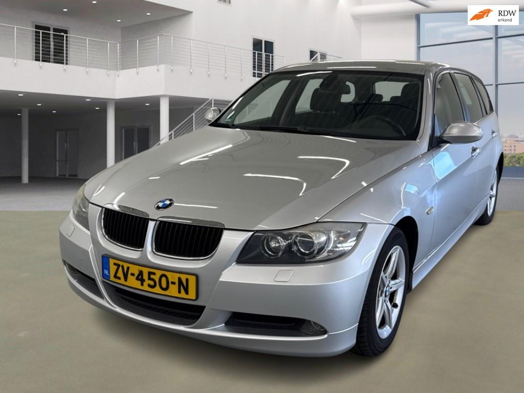 BMW 3-serie Touring 318i/AIRCO/CRUISE/PARKEERSENS ACHTER/TRE, Auto's, Handgeschakeld, Grijs, 1405 kg, Parkeersensor