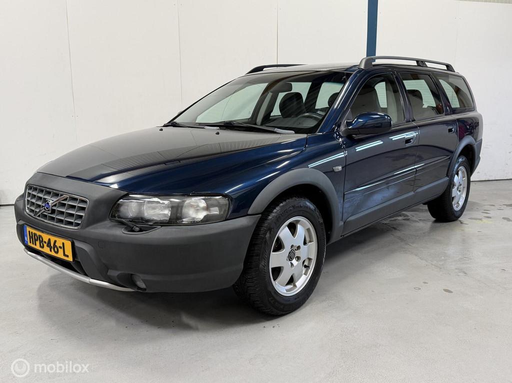 Volvo XC70 2.5 T Comfort Line AUTOMAAT / RIJKLAAR, Auto's, Automaat, Gebruikt, Blauw, XC70