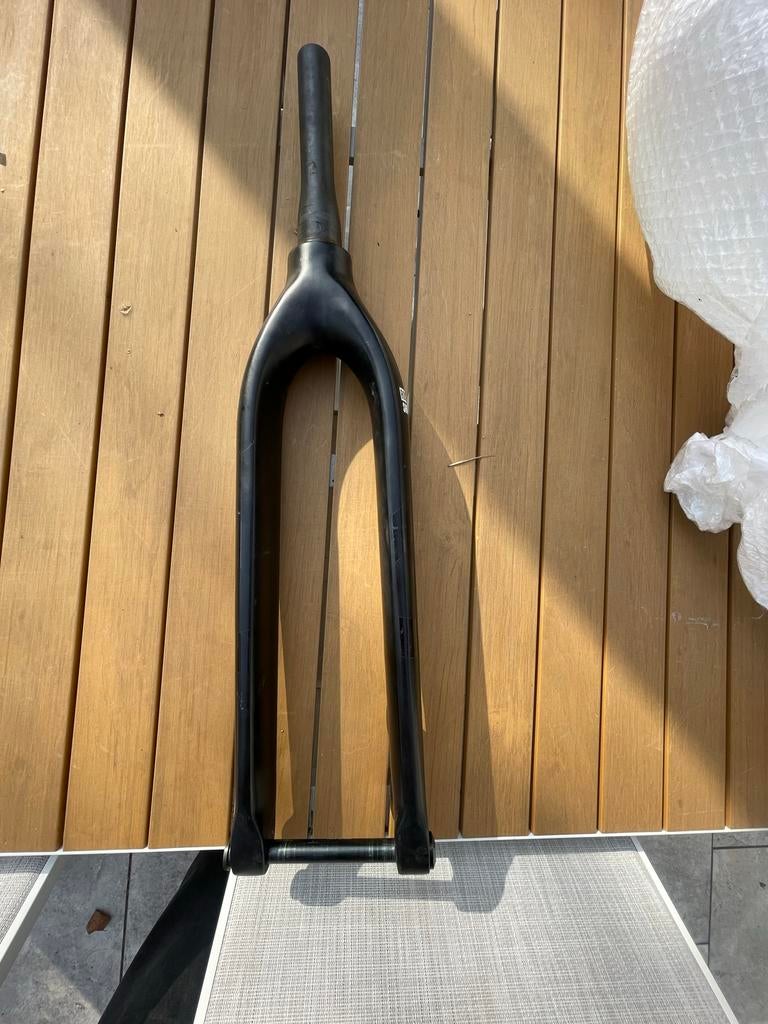 Lichte carbon voorvork - Non boost - Tru axle, Ophalen of Verzenden, Zo goed als nieuw, Mountainbike, Voorvork