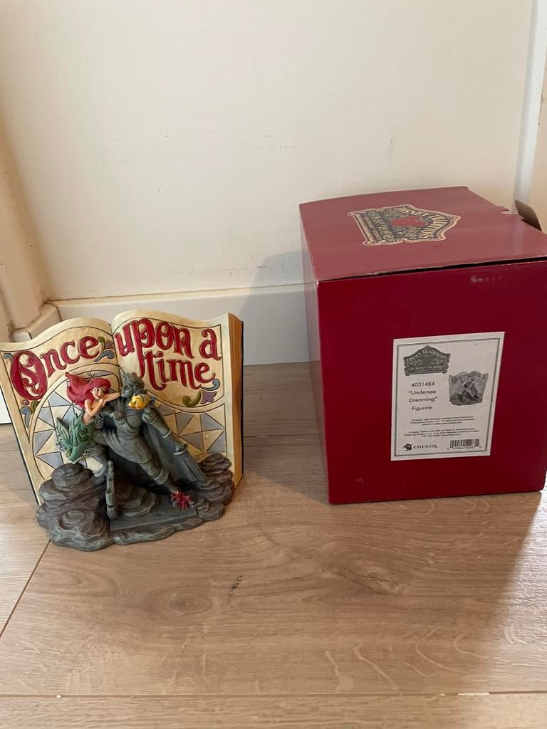 Jim shore Disney traditions. Ariel zeemeermin storybook, Ophalen of Verzenden, Zo goed als nieuw, Overige typen