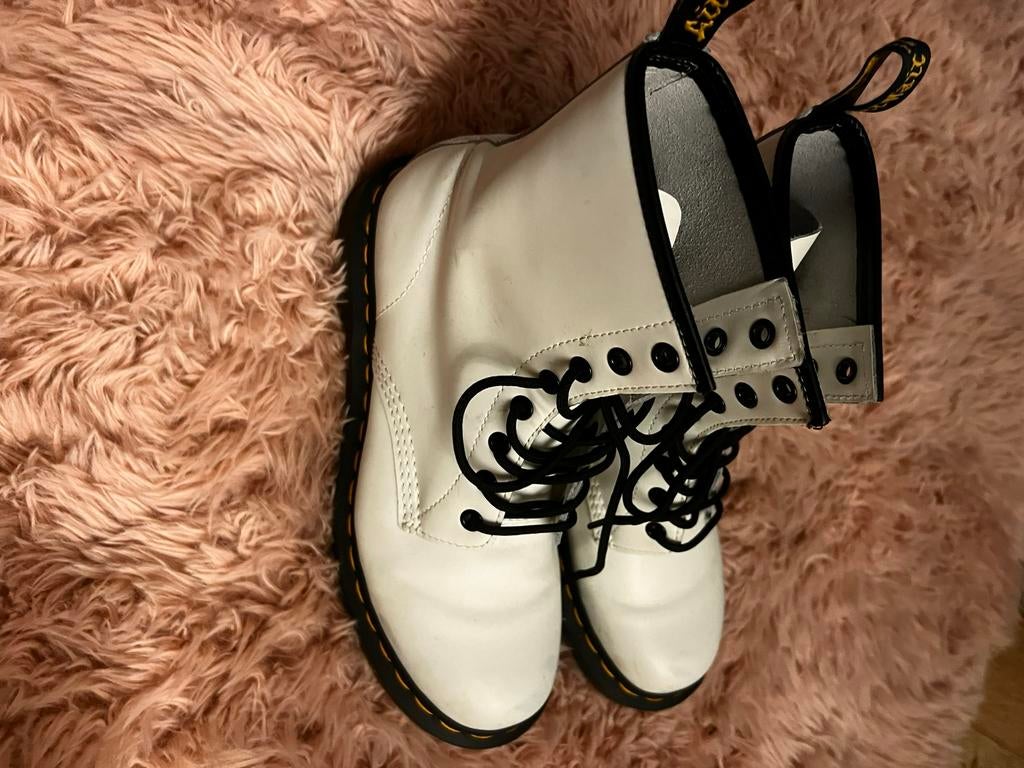 Mooie witte dr martens, Ophalen, Zo goed als nieuw