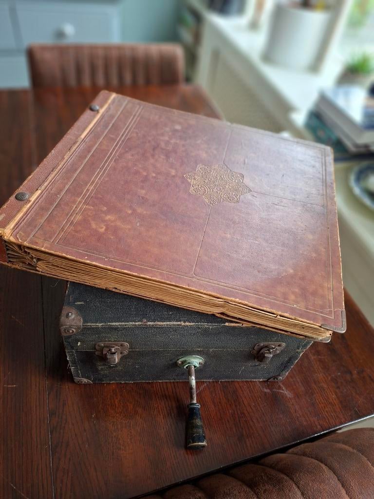 Oude grammofoon platenmap met 9 platen (His Master's Voice), Ophalen, Gebruikt, Overige merken