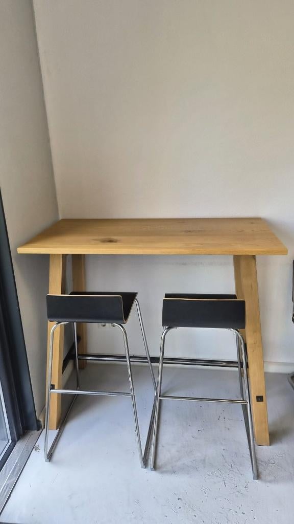 Bartafel met 2 krukken, Ophalen