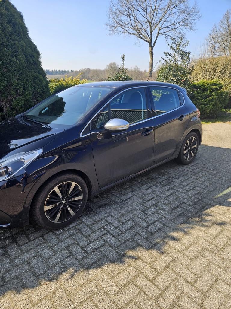 Peugeot 208 1.2 VTI 60KW/82PK 5-D 2016 Blauw, Voorwielaandrijving, 31 €/maand, 1199 cc, Blauw