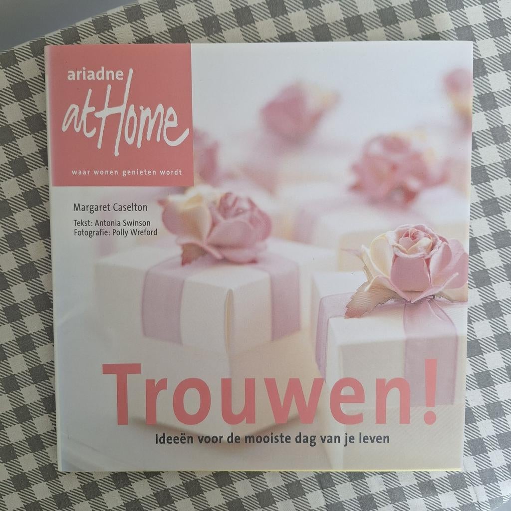 Trouwen! Ariadne at Home boek, Ophalen of Verzenden, Zo goed als nieuw, Overige onderwerpen