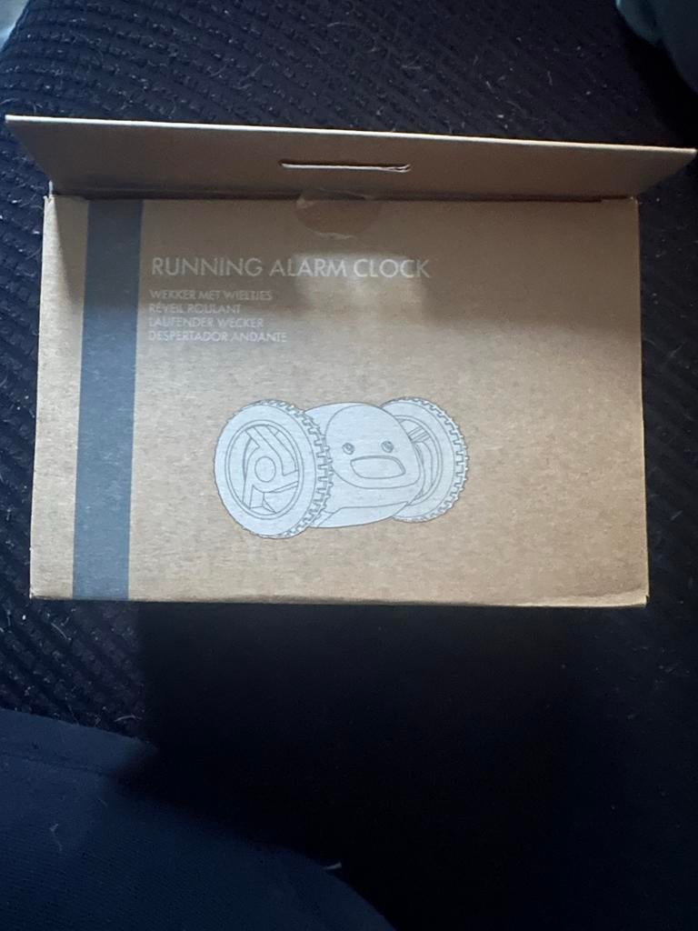 Hema Running Alarm Clock - Wekker met wieltjes, Witgoed en Apparatuur, Wekkers, Ophalen of Verzenden, Nieuw, Digitaal
