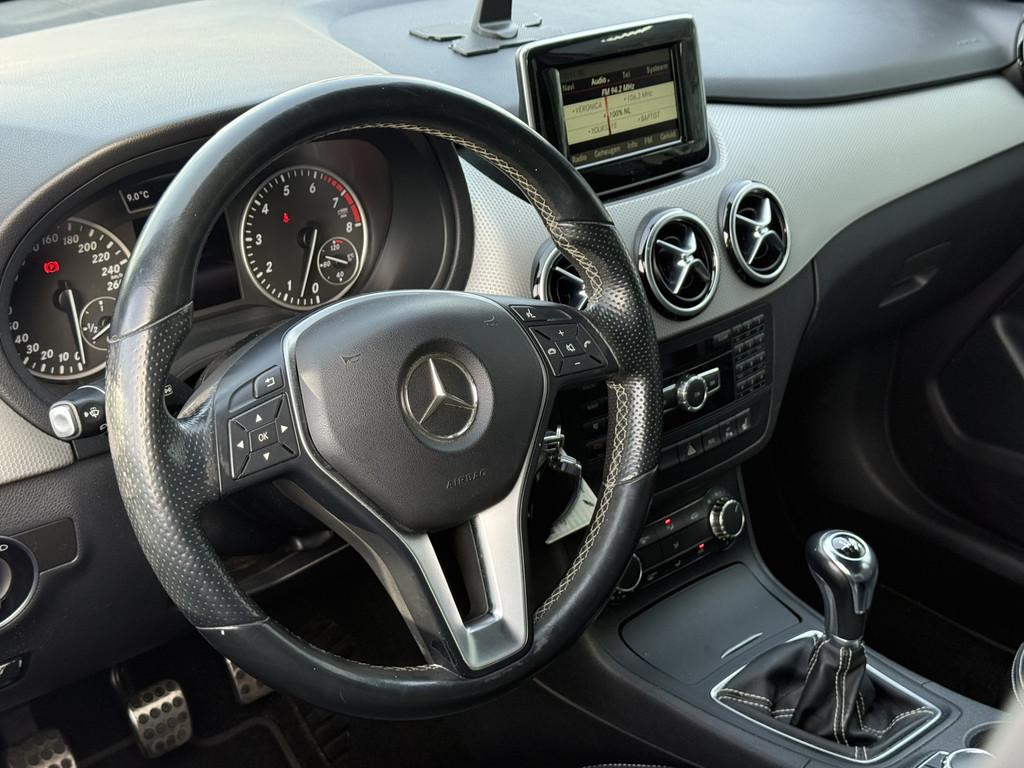 Mercedes-Benz B-klasse 180 Prestige, Auto's, Voorwielaandrijving, Gebruikt, 4 cilinders, Leder en Stof