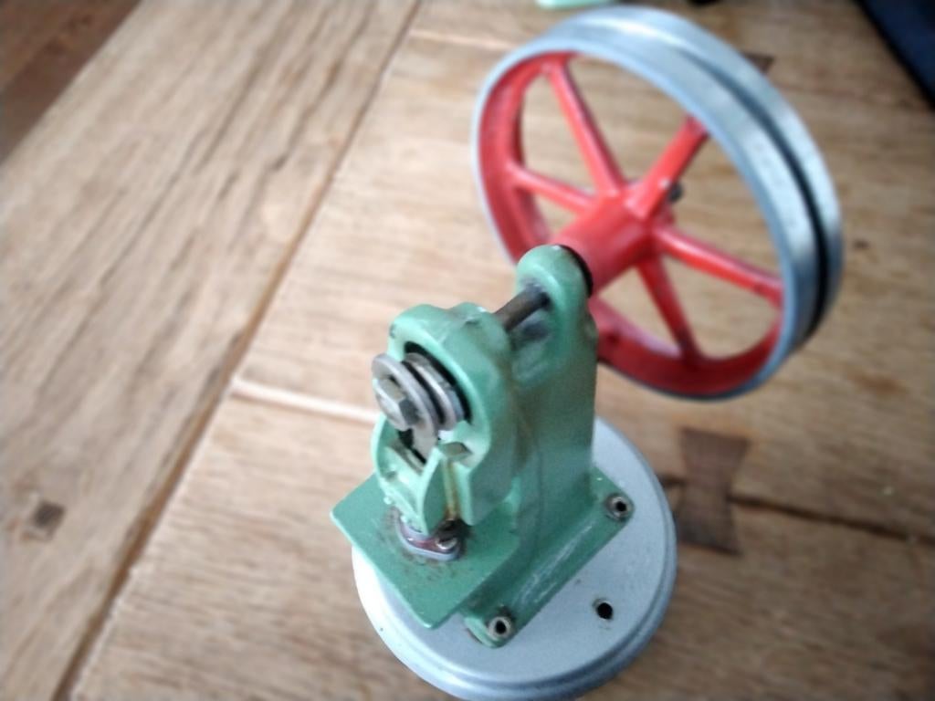 Stoommachine aandrijfmodel  ponsmachine, Ophalen of Verzenden, Zo goed als nieuw, Groter dan 1:32