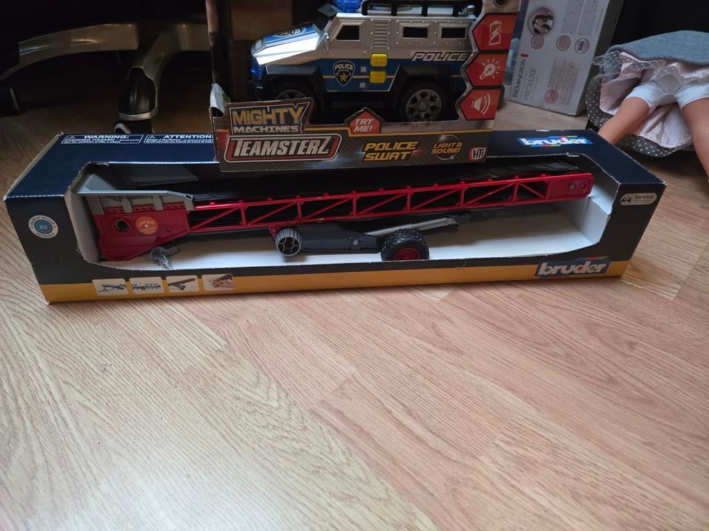 Bruder brandweerwagen en Teamsterz politie SWAT, Ophalen