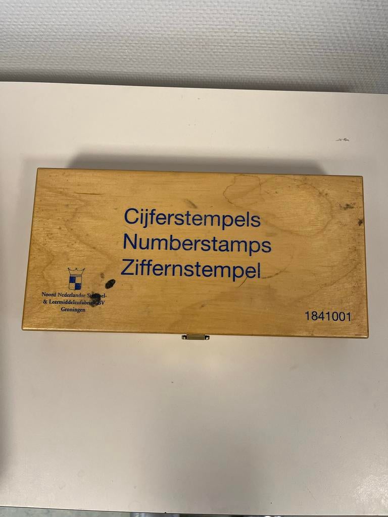 Vintage Cijferstempels in Houten Doos, Ophalen, Gebruikt, Knutselen
