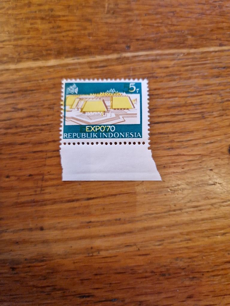 Indonesië kleurvariëteit postfris nr 672B met randstuk, Ophalen of Verzenden, Postfris, Zuidoost-Azië