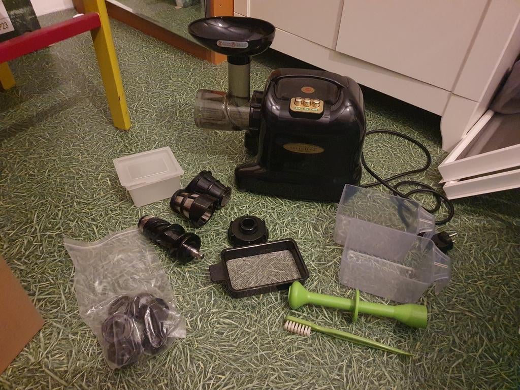 Matstone Slowjuicer Zwart - 6 in 1, Witgoed en Apparatuur, Juicers, Zo goed als nieuw, Slowjuicer, Elektrisch, Ophalen of Verzenden