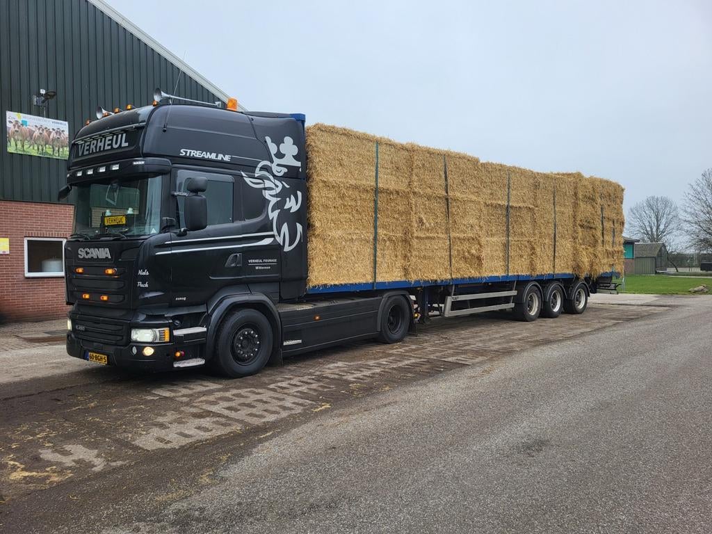 Stro. Nieuwe oogst vlot beschikbaar, Ophalen