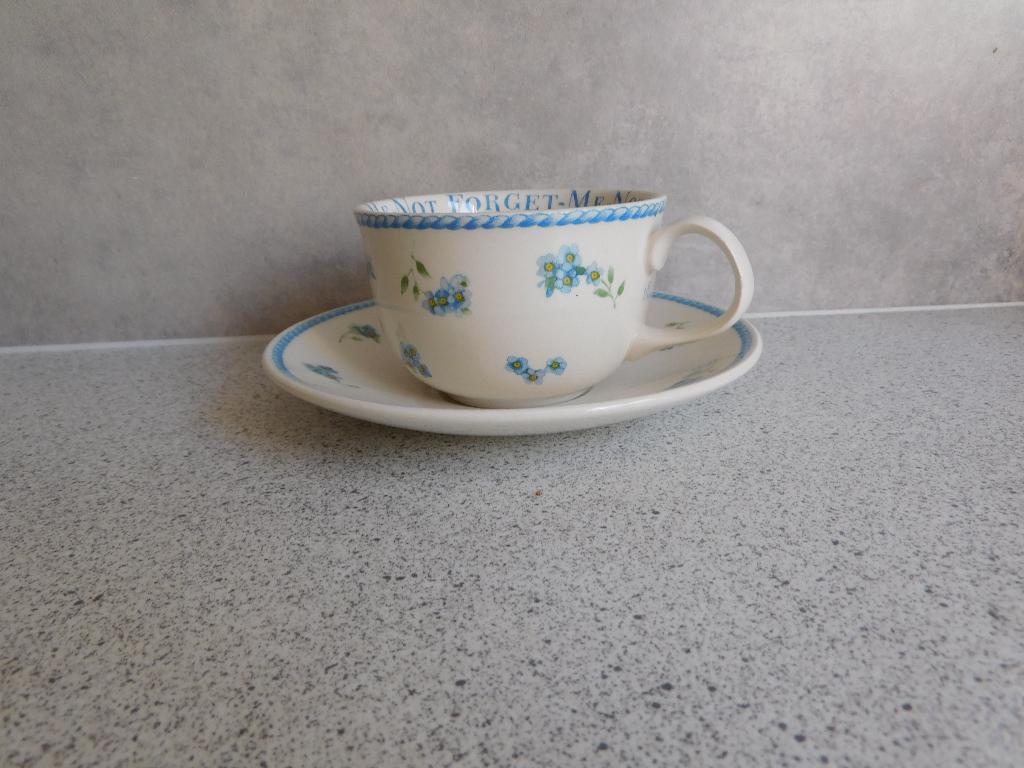 Theekop en schotel Forget me Not Libelle by Marjolein Bastin, Ophalen of Verzenden, Zo goed als nieuw, Overige stijlen, Kop(pen) en/of Schotel(s)