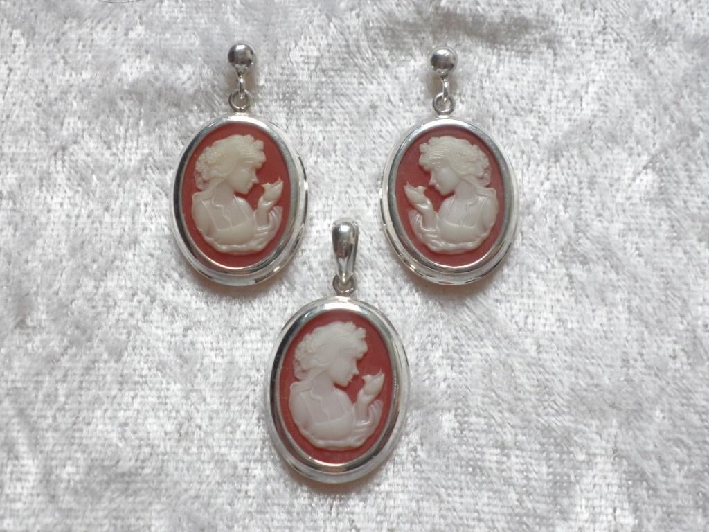 Mooie Zilveren Camee Set - Meisje met Vogeltje in haar hand, Ophalen of Verzenden, Zilver, Oorbellen