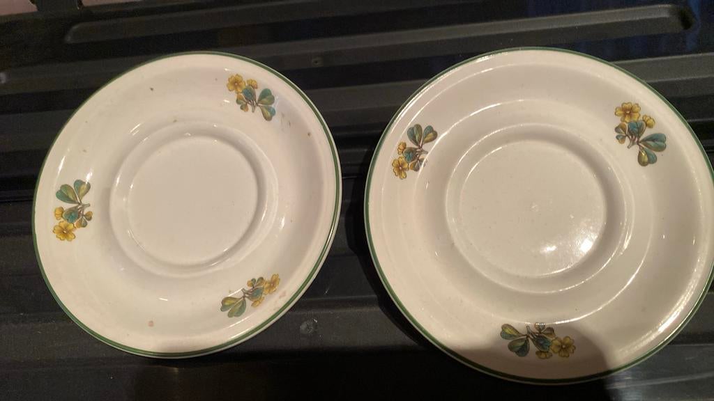 Twee schoteltjes Florabunda, Ophalen of Verzenden