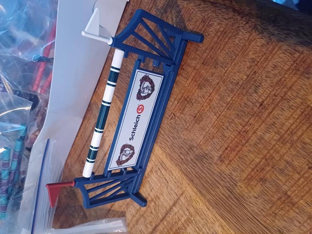 Schleich blauw hindernis, Ophalen of Verzenden, Zo goed als nieuw, Paard, Beeldje of Figuurtje