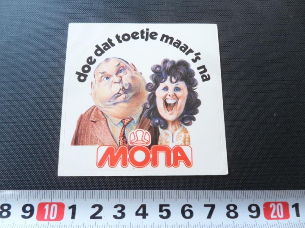 sticker MONA strip doe dat toetje maar 's na, Ophalen, Zo goed als nieuw