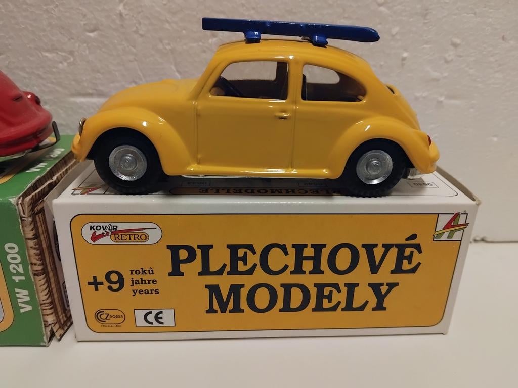 Kovap 1:32 Volkswagen Kever SKI s op het dak geel blik, Ophalen of Verzenden, Zo goed als nieuw, Auto