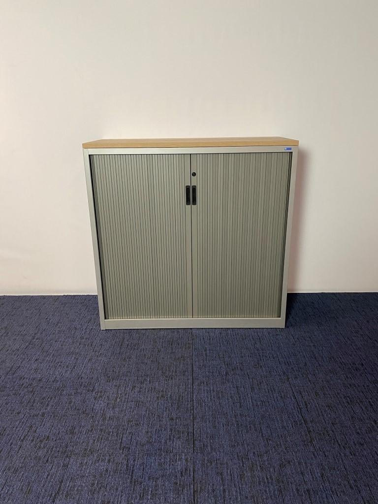 2 x roldeurkast Voortman, aluminium/grijs, H 118 x B 120 cm., Huis en Inrichting, Bureaus, Ophalen, Gebruikt