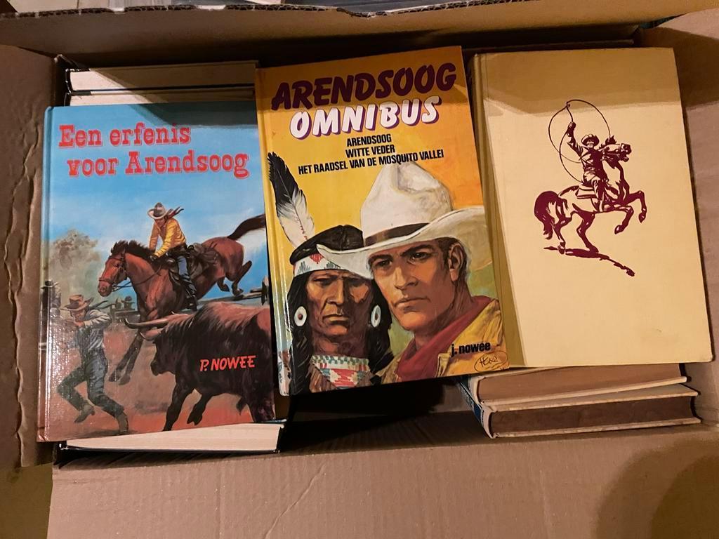 Arendsoog boeken collectie - 36 stuks, Boeken, Ophalen of Verzenden, Gelezen, J. Nowee