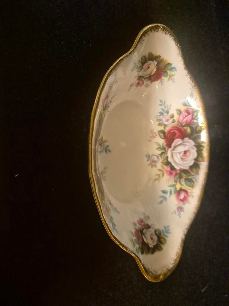 Celebration royal albert porselein, Verzamelen, Porselein, Kristal en Bestek, Ophalen of Verzenden, Zo goed als nieuw, Porselein