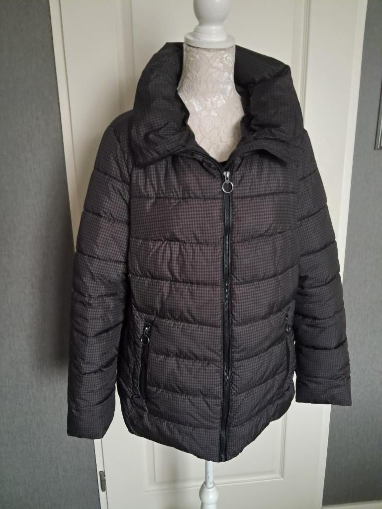 Jas District Maat : 44 Kleur : Bruin  Als NIEUW, Bruin, Maat 42/44 (L), Nieuw, Ophalen of Verzenden