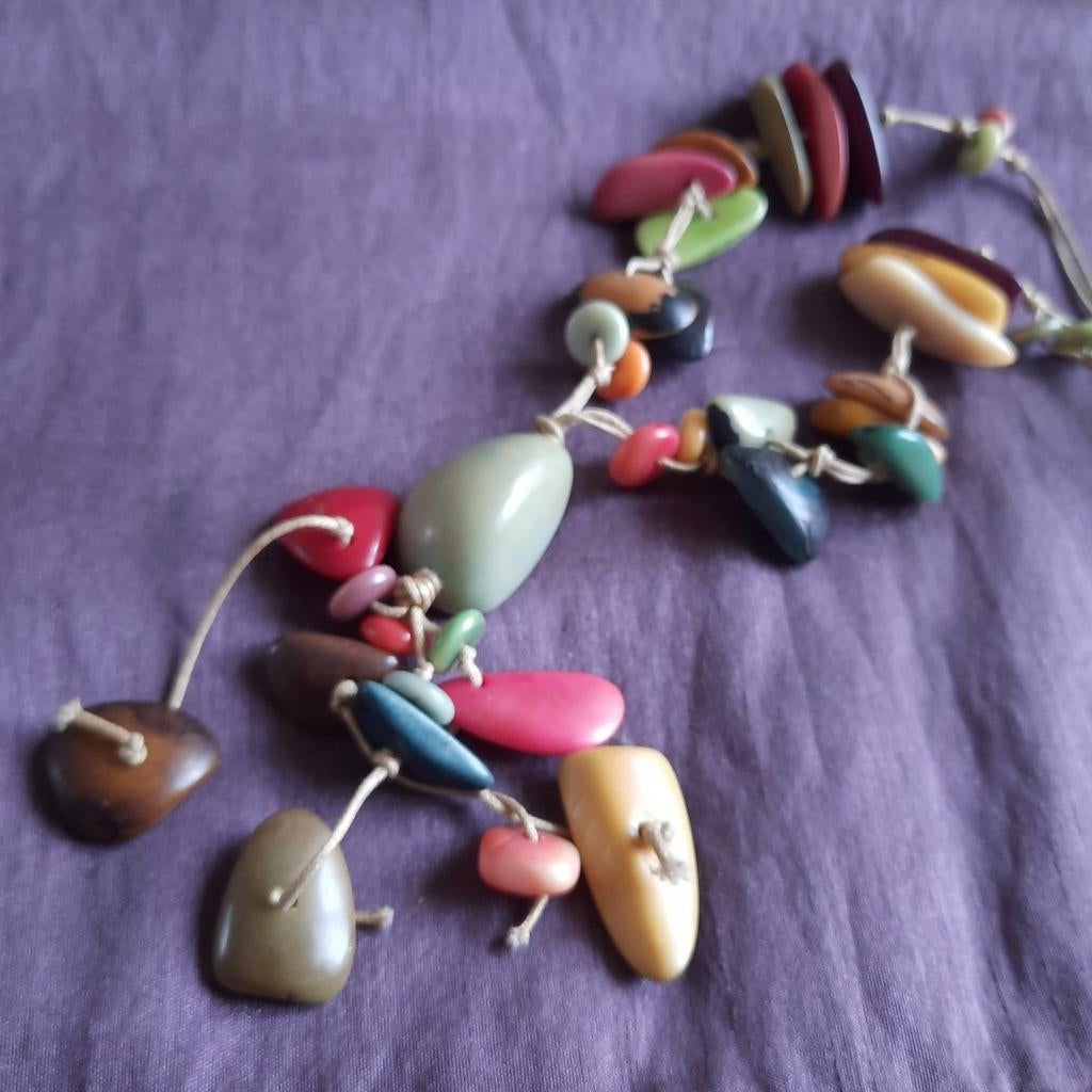 Fraaie Halsketting Bakeliet of Gekleurde Tagua Noot Indiaans, Sieraden, Tassen en Uiterlijk, Kettingen, Verzenden, Overige kleuren