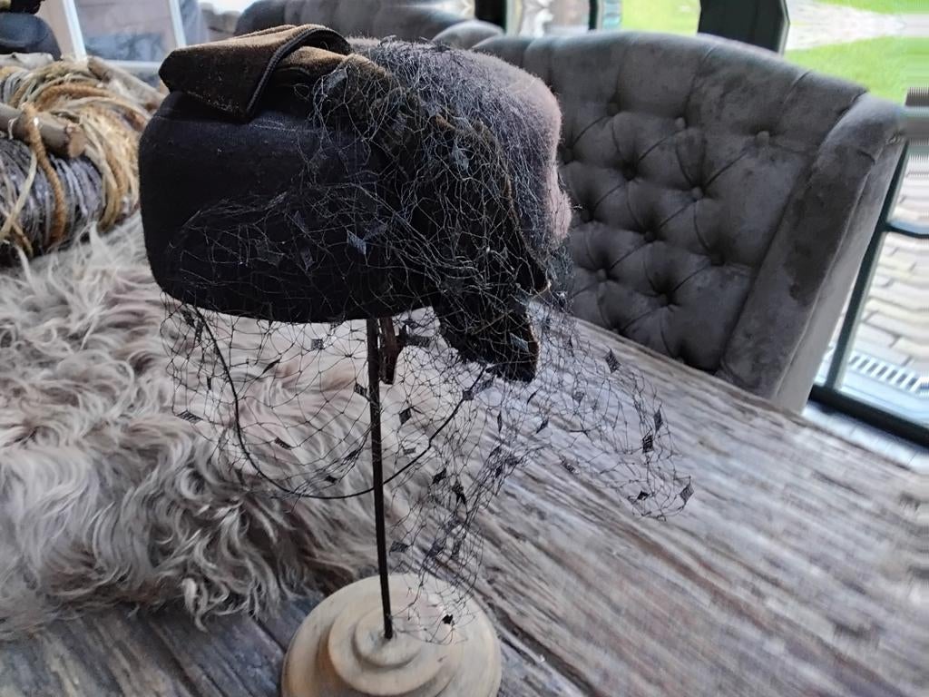 Elegant antiek hoedje met sluier, Ophalen of Verzenden, Dames