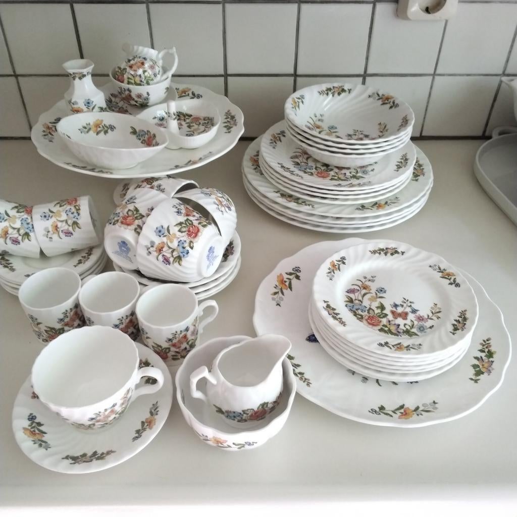 Engels aynsley  cottage garden uitgebreid servies, Ophalen of Verzenden, Zo goed als nieuw, Bord(en), Overige stijlen