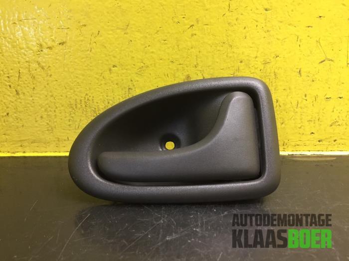 Portiergreep 4Deurs rechts-voor van een Renault Megane Sceni, Ophalen of Verzenden, 12 maanden garantie, Gebruikt